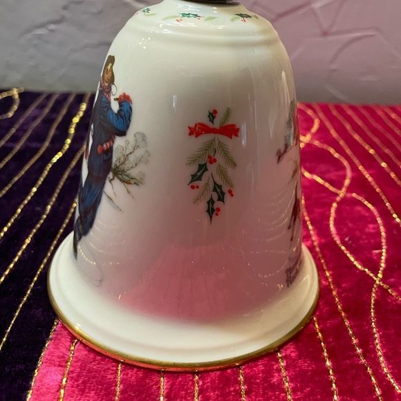 Norman Rockwell Gorham “ Gay Blades 1978 Christmas Bell - Picture 3 of 7